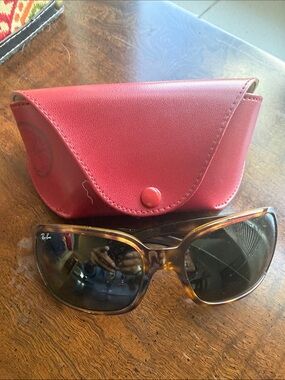 Ray-Ban Women’s Tortoiseshell Sunglasses with Red Case